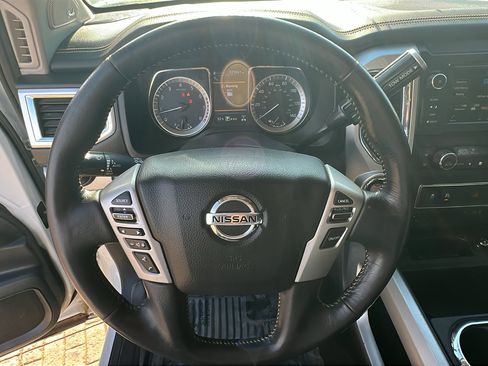 Used 2019 Nissan Titan PRO-4X w/ Pro-4x Convenience Package image 27