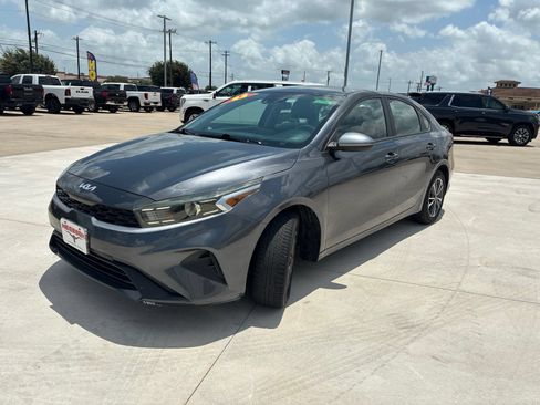 Used 2023 Kia Forte LXS FWD image 3