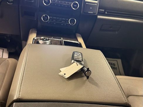 Used 2019 Ford Expedition Limited image 40