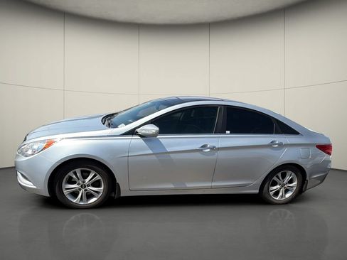 Used 2013 Hyundai Sonata Limited w/ Premium Pkg FWD image 2