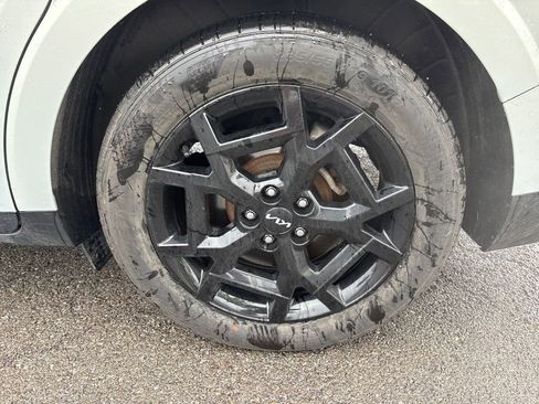 Used 2025 Kia Carnival SX FWD image 7