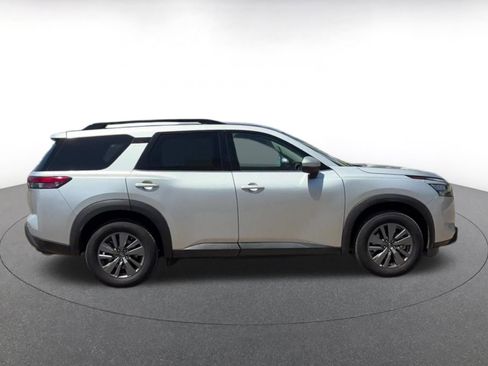 Used 2025 Nissan Pathfinder SV image 15