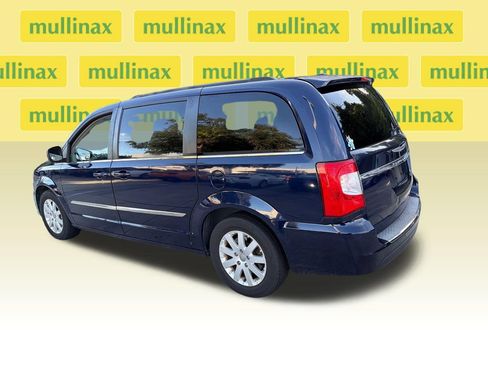 Used 2016 Chrysler Town & Country Touring FWD image 9