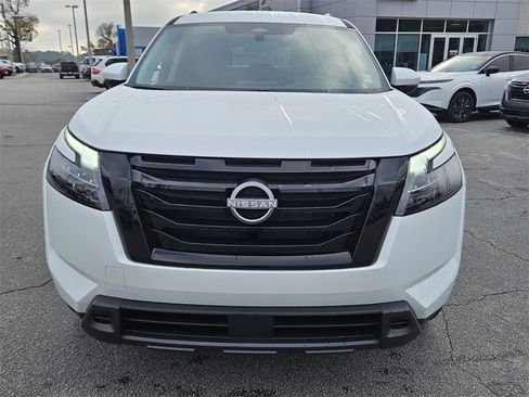 New 2025 Nissan Pathfinder SV image 16