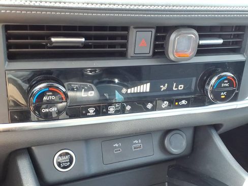Used 2023 Nissan Rogue SV AWD/4WD image 14
