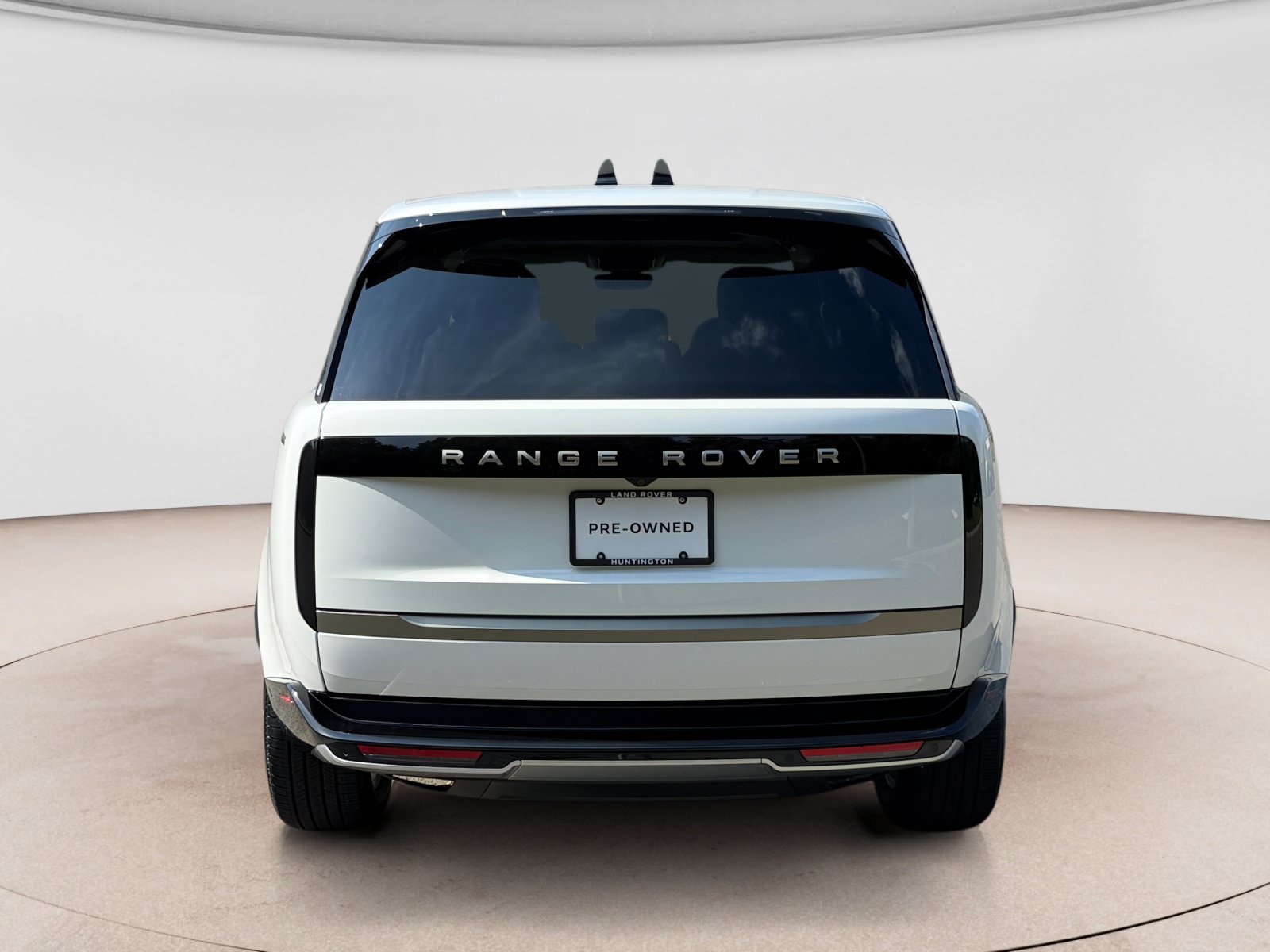 Used 2026 Land Rover Range Rover SE AWD/4WD image 4