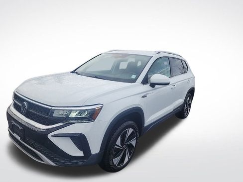 Used 2024 Volkswagen Taos SE image 4