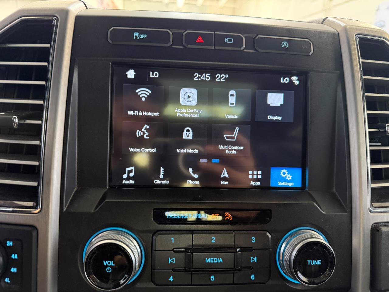 Used 2018 Ford F150 Platinum w/ Technology Package AWD/4WD image 34