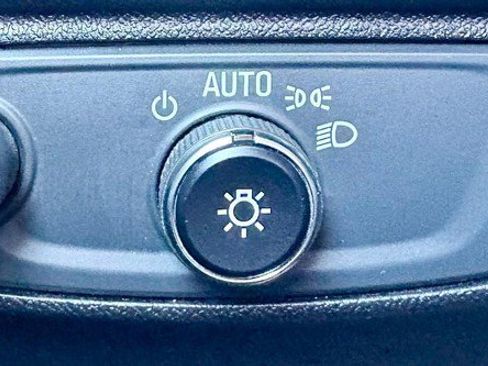 Used 2019 Chevrolet Equinox LT image 18