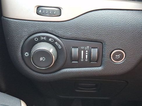 Certified 2018 Jeep Cherokee Limited AWD/4WD image 31
