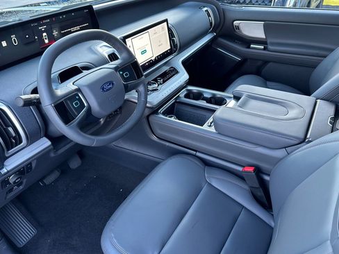New 2025 Ford Expedition Active image 11