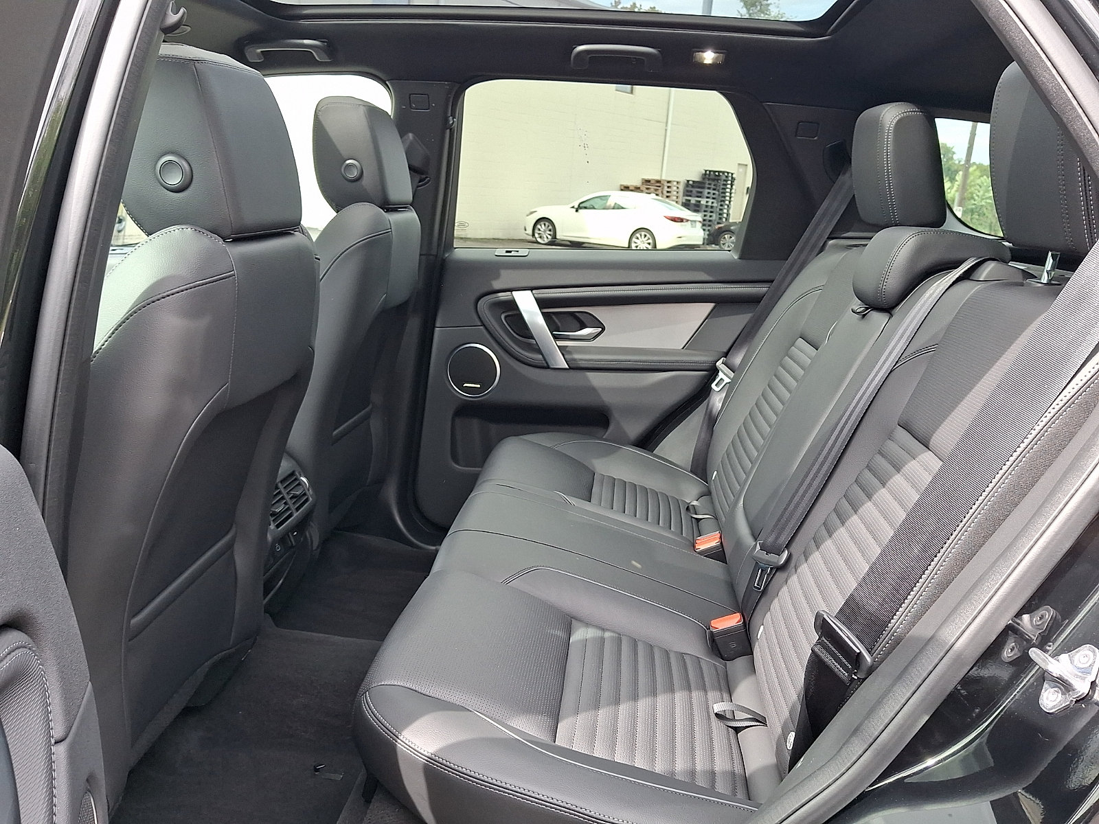 Used 2026 Land Rover Discovery Sport Landmark AWD/4WD image 5