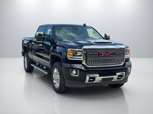Used 2018 GMC Sierra 2500 Denali w/ Duramax Plus Package AWD/4WD image 3