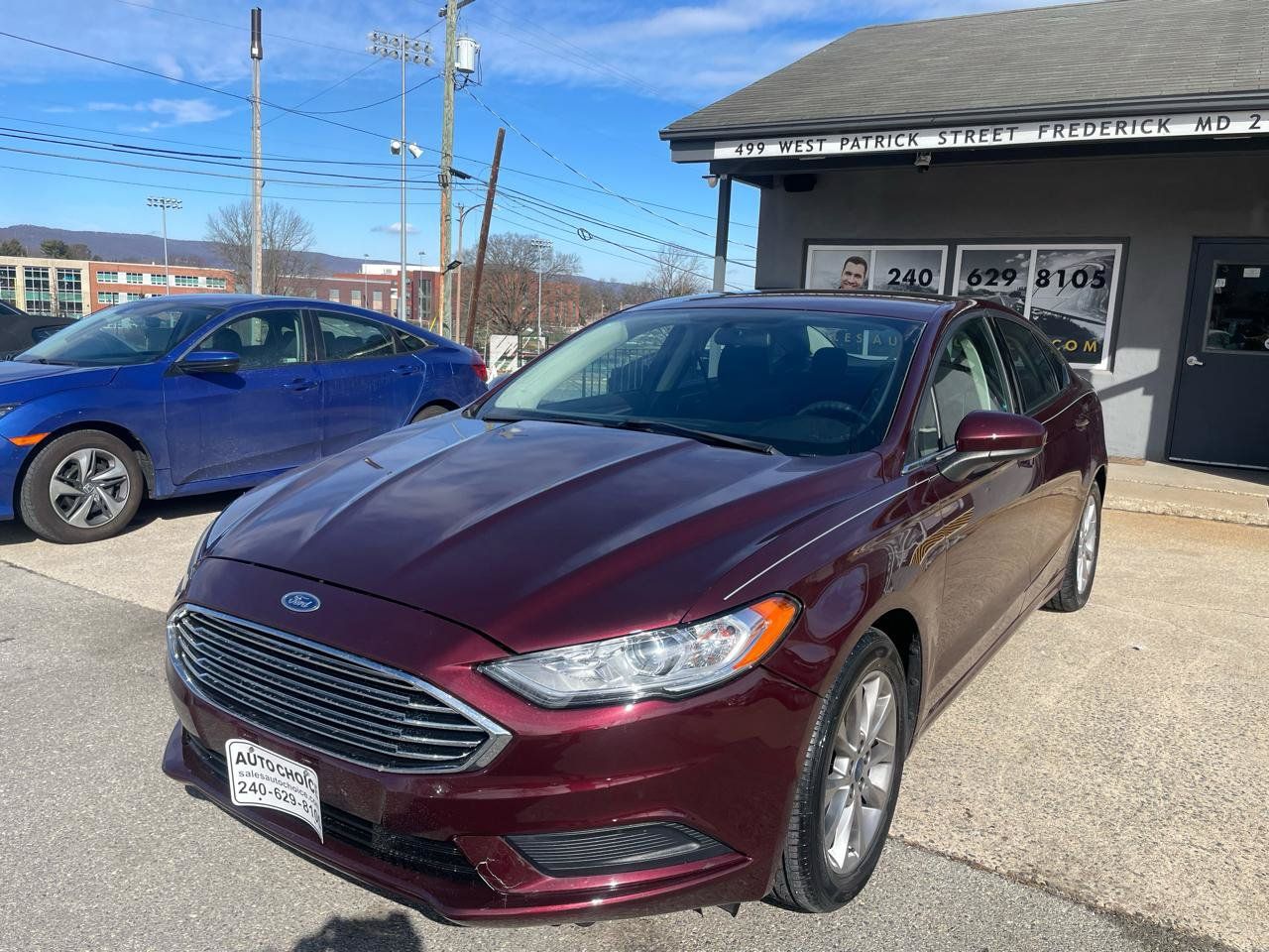 Used 2017 Ford Fusion SE w/ Fusion SE Technology Package FWD image 4