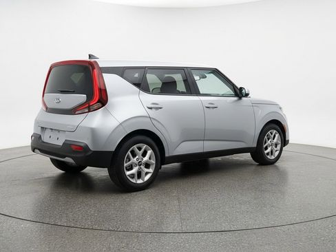 Used 2025 Kia Soul LX w/ LX Technology Package FWD image 9