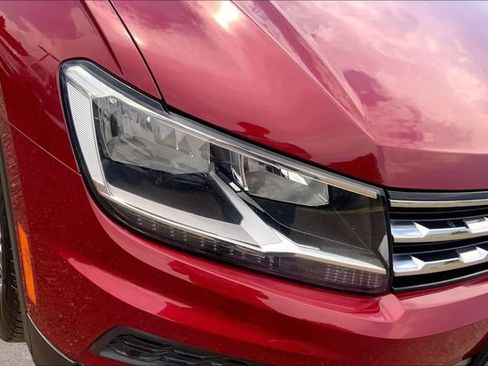Used 2020 Volkswagen Tiguan SEL AWD/4WD image 28