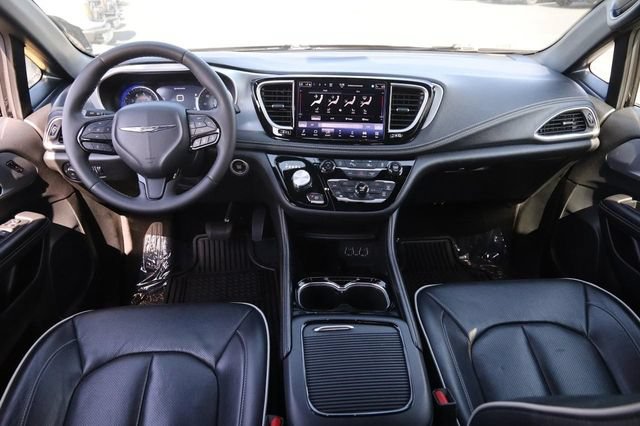 Used 2025 Chrysler Pacifica Limited FWD image 25