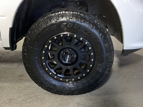 Used 2017 RAM 1500 Express AWD/4WD image 12