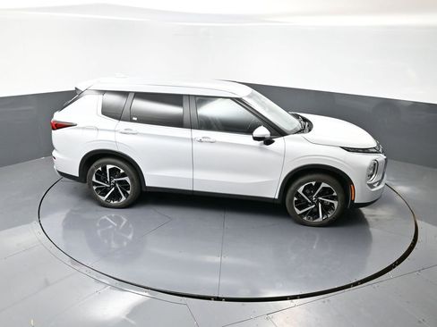 Used 2024 Mitsubishi Outlander SE image 43