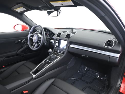 Used 2025 Porsche 718 Cayman image 19