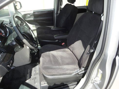 Used 2017 Dodge Grand Caravan SE w/ Power Window Group image 4