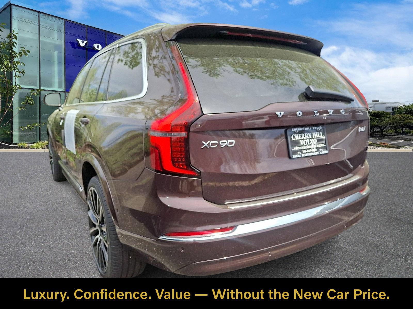 Used 2026 Volvo XC90 B6 Plus w/ Protection Package Premier AWD/4WD image 3