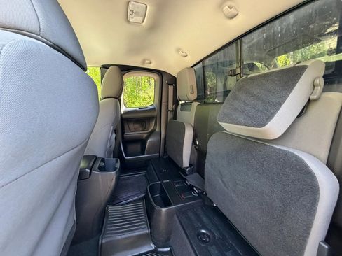 Used 2020 Toyota Tacoma SR5 RWD image 19