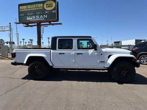 Used 2021 Jeep Gladiator Sport AWD/4WD image 7