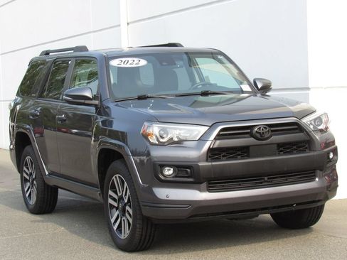 Used 2022 Toyota 4Runner Limited AWD/4WD image 2