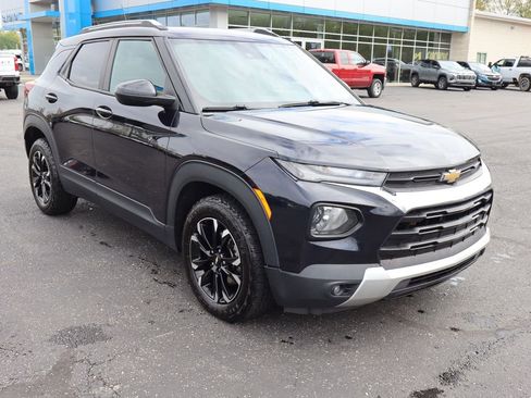 Used 2021 Chevrolet TrailBlazer LT w/ Convenience Package FWD image 2