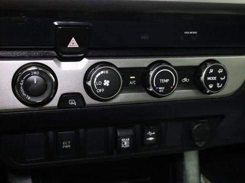 Used 2019 Toyota Tacoma SR5 AWD/4WD image 22