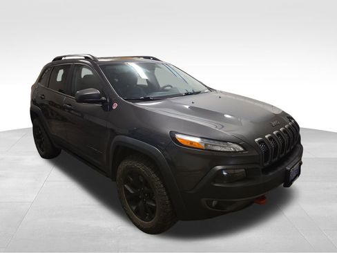 Used 2017 Jeep Cherokee Trailhawk AWD/4WD image 6