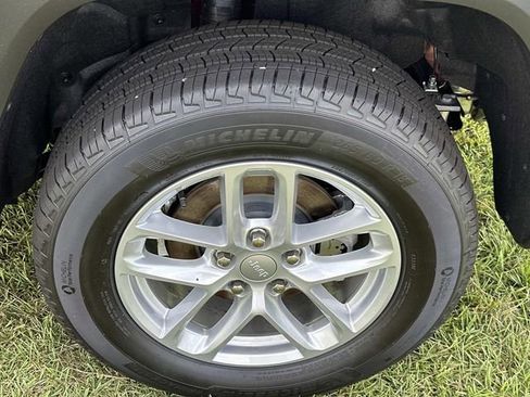 New 2025 Jeep Grand Cherokee Laredo X w/ Luxury Tech Group I image 18