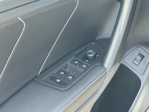 Used 2024 Volkswagen Tiguan SE FWD image 17