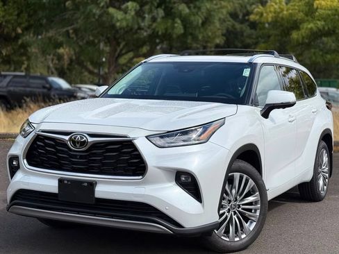 Used 2026 Toyota Highlander Platinum AWD/4WD image 1
