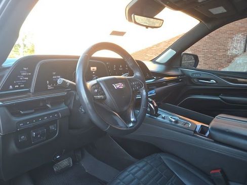 Used 2022 Cadillac Escalade ESV Sport Platinum w/ Heavy-Duty Trailer Package AWD/4WD image 8