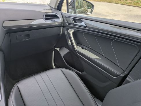 Certified 2022 Volkswagen Tiguan SE image 17