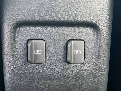 Used 2023 Nissan Kicks SV image 17