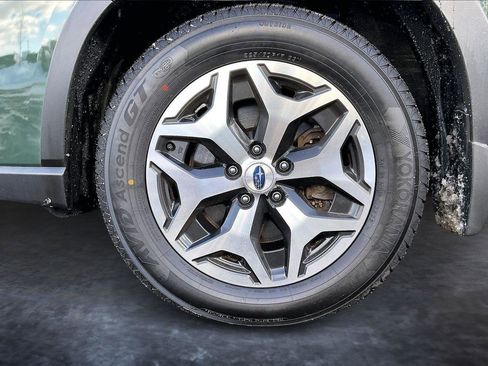 Used 2023 Subaru Forester Premium image 8