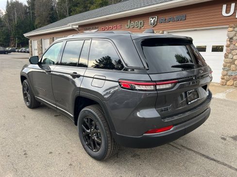 New 2026 Jeep Grand Cherokee Altitude image 7