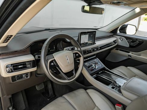 Used 2023 Lincoln Aviator Reserve w/ Equipment Group 201A RWD image 3