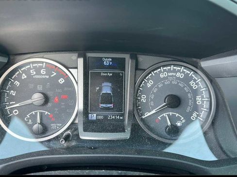 Used 2023 Toyota Tacoma TRD Off-Road w/ TRD Premium Off Road Package image 5