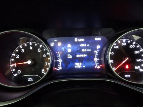 Used 2018 Jeep Compass Limited w/ Navigation Group FWD image 18