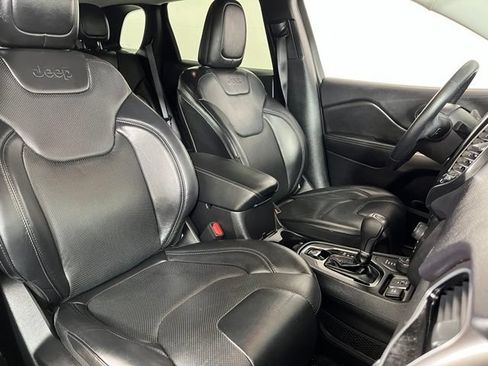 Used 2019 Jeep Cherokee Limited AWD/4WD image 40