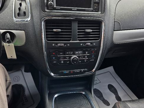 Used 2018 Dodge Grand Caravan GT image 19