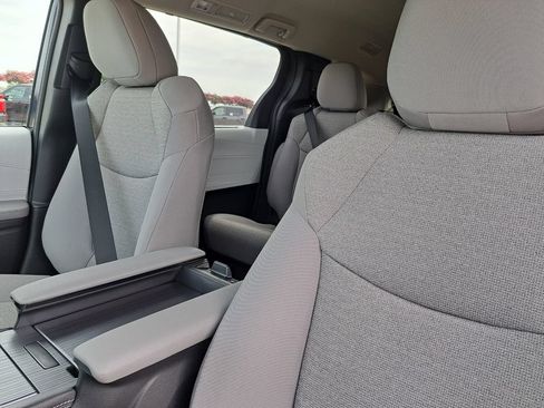 New 2026 Toyota Sienna LE FWD image 19