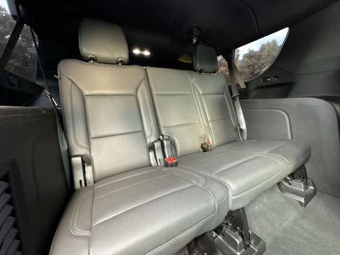 Used 2024 Chevrolet Suburban LT RWD image 30