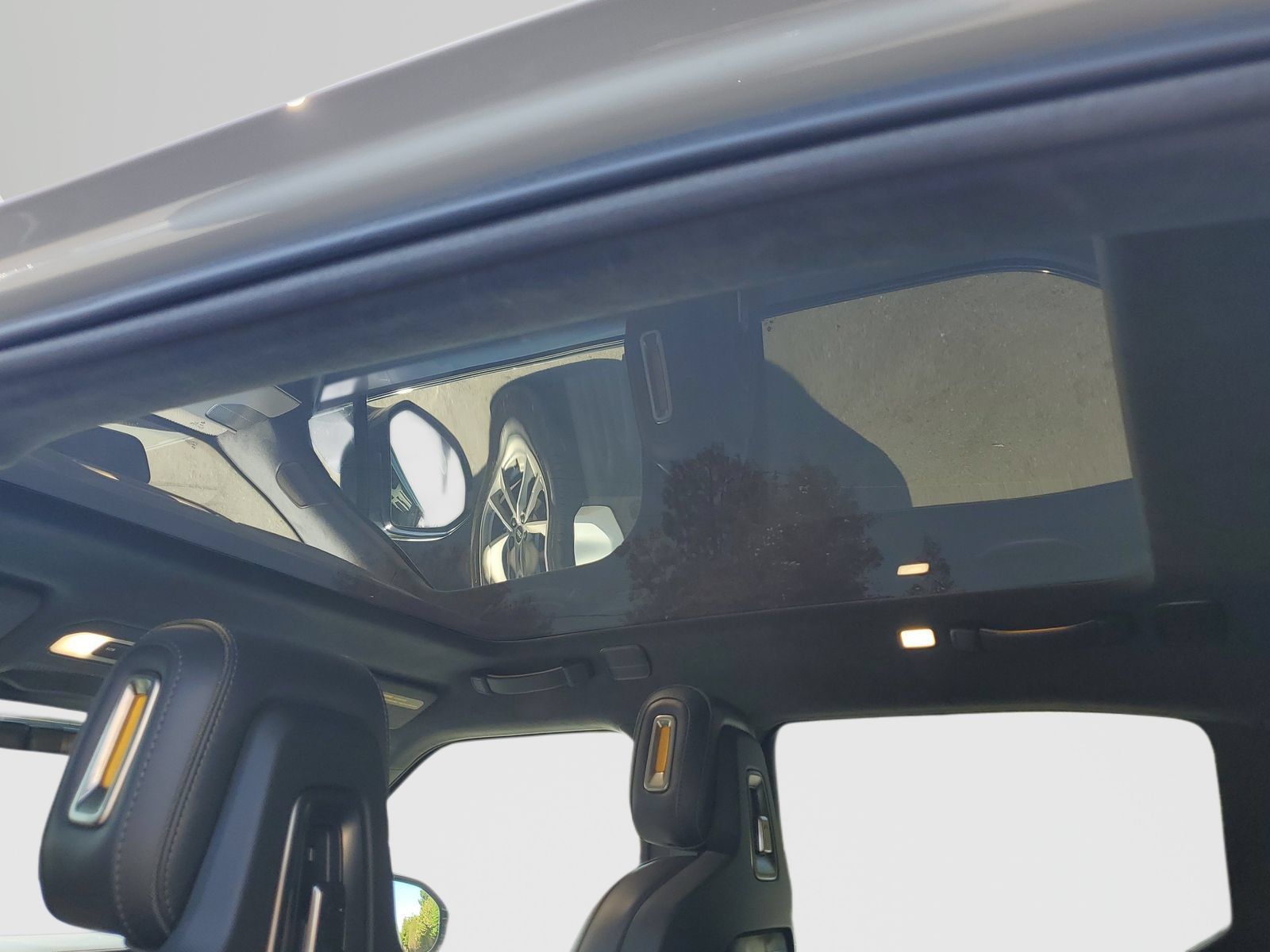 Used 2024 Rivian R1T Adventure Dual AWD/4WD image 15