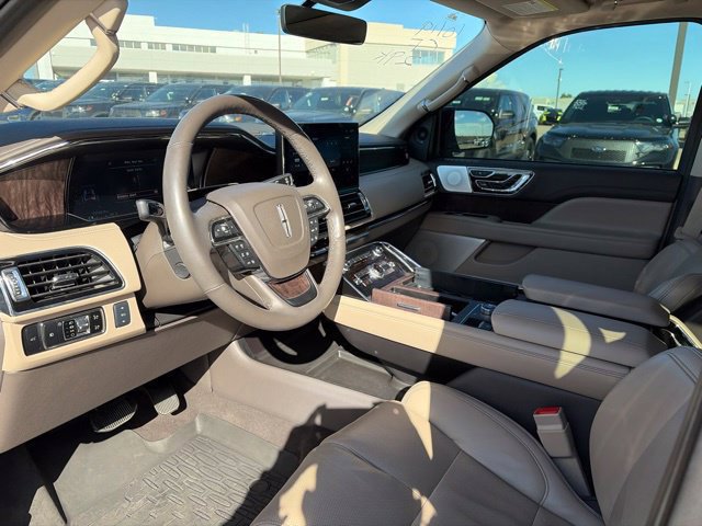 Used 2024 Lincoln Navigator Reserve AWD/4WD image 15