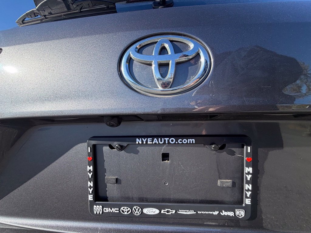 Used 2021 Toyota Highlander LE AWD/4WD image 44